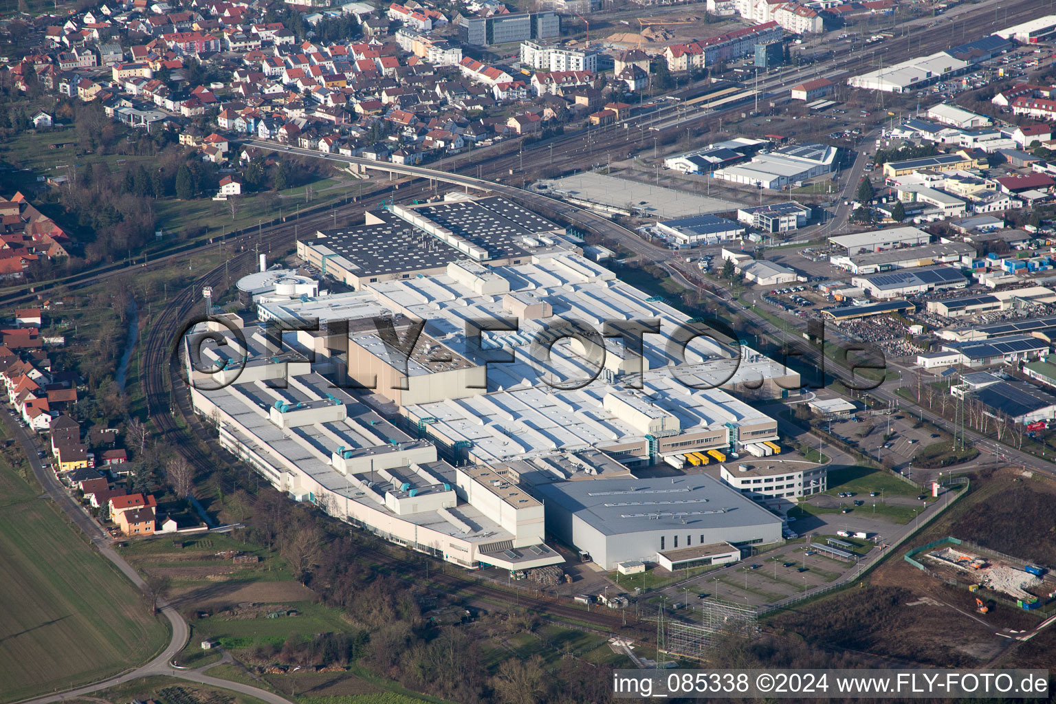 Gebäude und Produktionshallen auf dem Werksgelände SEW-EURODRIVE GmbH & Co KG in Graben-Neudorf im Bundesland Baden-Württemberg, Deutschland