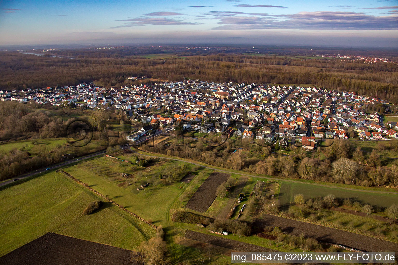 Luftbild von Von Osten im Ortsteil Neuburgweier in Rheinstetten im Bundesland Baden-Württemberg, Deutschland