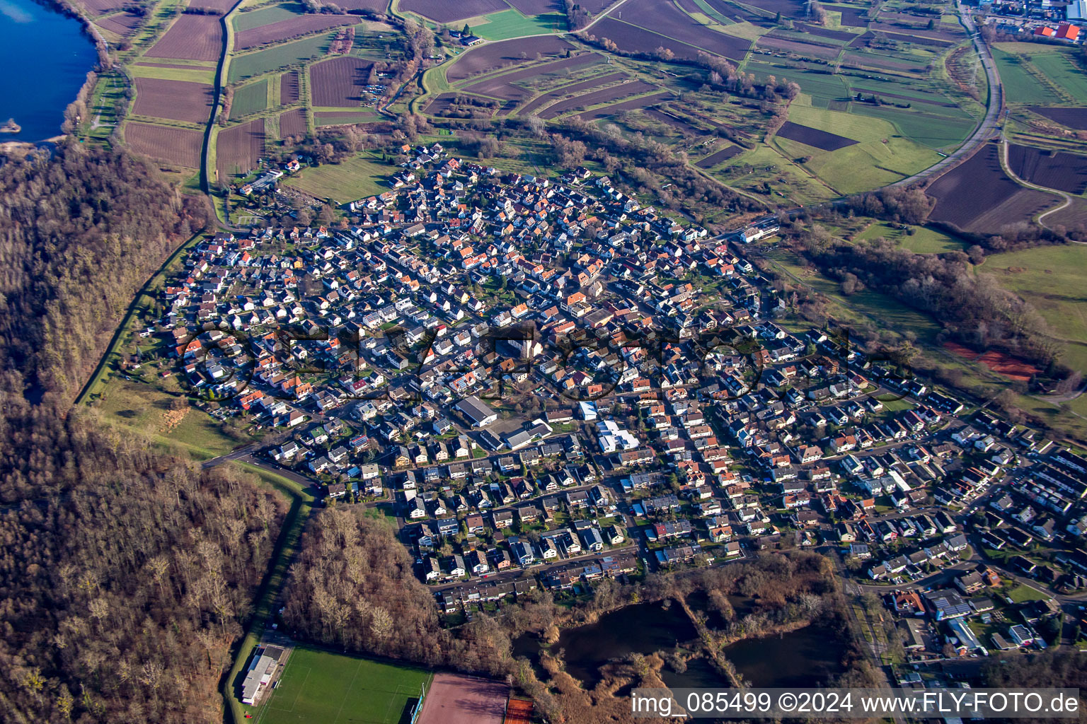 Luftaufnahme von Von Norden im Ortsteil Neuburgweier in Rheinstetten im Bundesland Baden-Württemberg, Deutschland