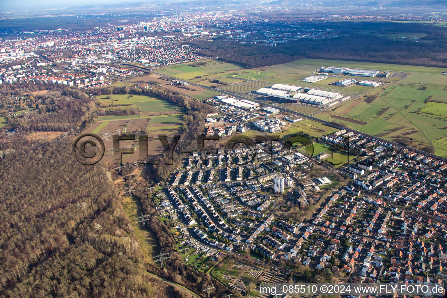 Luftaufnahme von Von Südwesten im Ortsteil Forchheim in Rheinstetten im Bundesland Baden-Württemberg, Deutschland