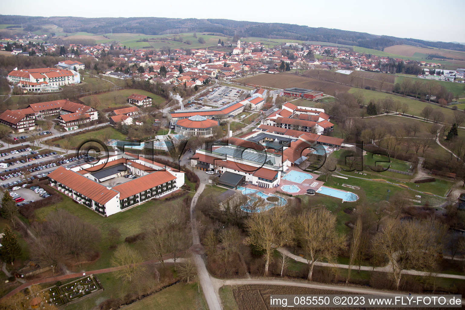 Schrägluftbild von Bad Birnbach, Rottal-Therme im Bundesland Bayern, Deutschland