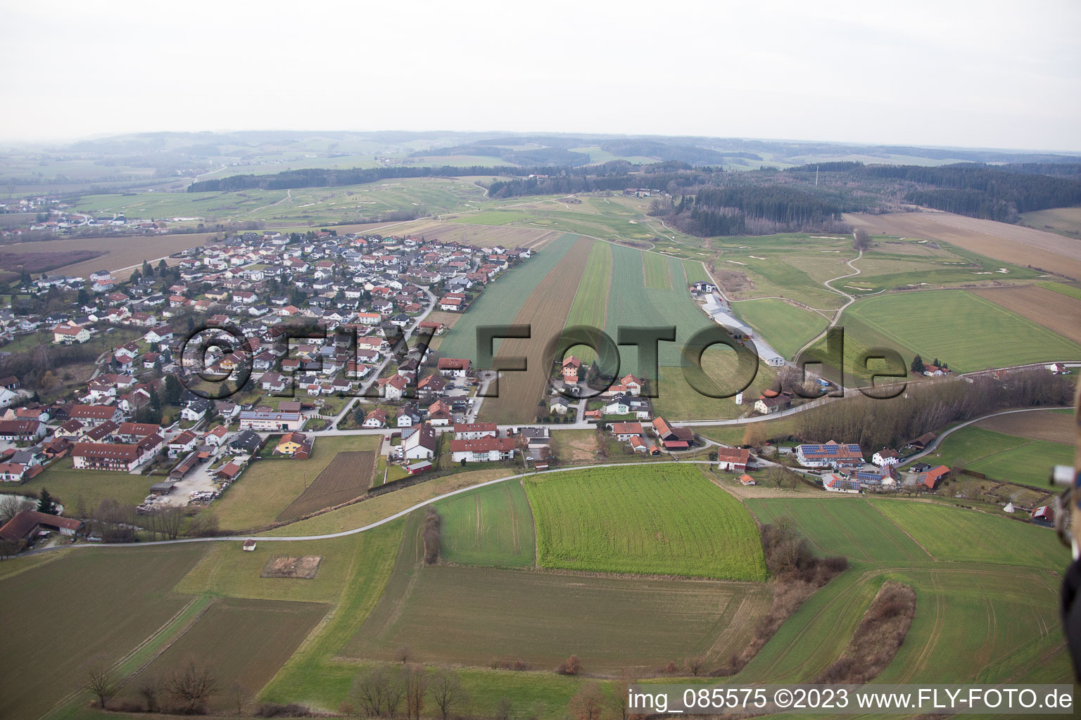 Bad Birnbach im Bundesland Bayern, Deutschland aus der Drohnenperspektive