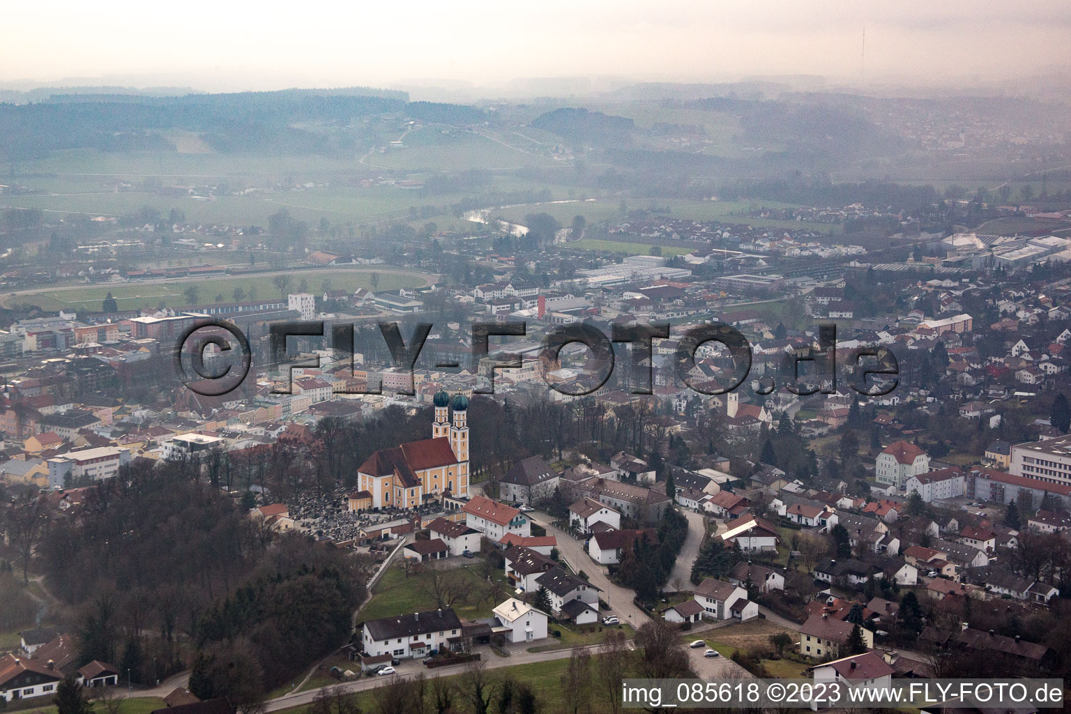 Luftbild von Pfarrkirchen, Wallfahrtkirche Gartlberg im Bundesland Bayern, Deutschland
