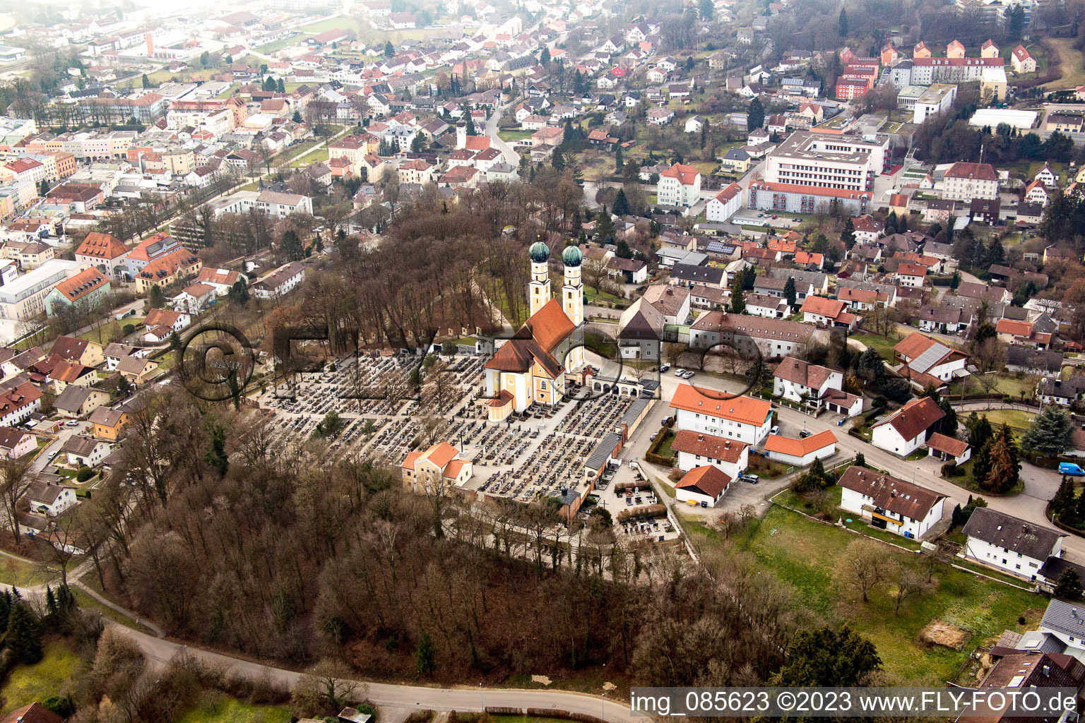 Pfarrkirchen, Wallfahrtkirche Gartlberg im Bundesland Bayern, Deutschland von oben gesehen