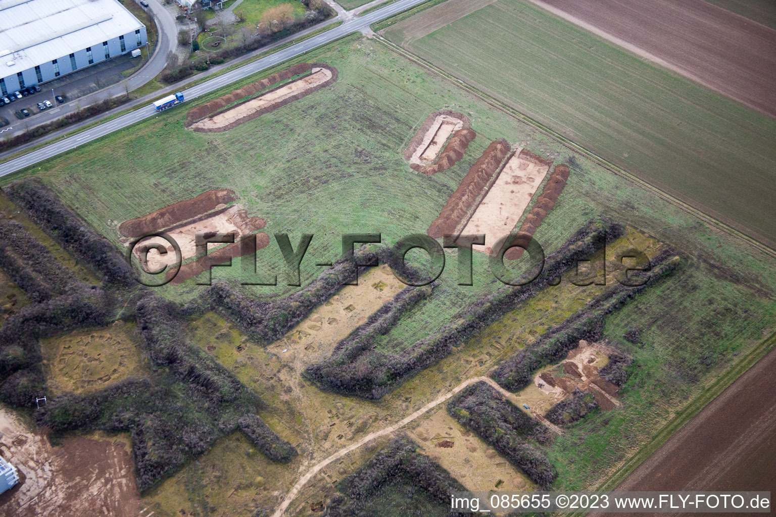 Luftaufnahme von Herxheim, Ausgrabungen Industriegebiet West in Herxheim bei Landau/Pfalz im Bundesland Rheinland-Pfalz, Deutschland