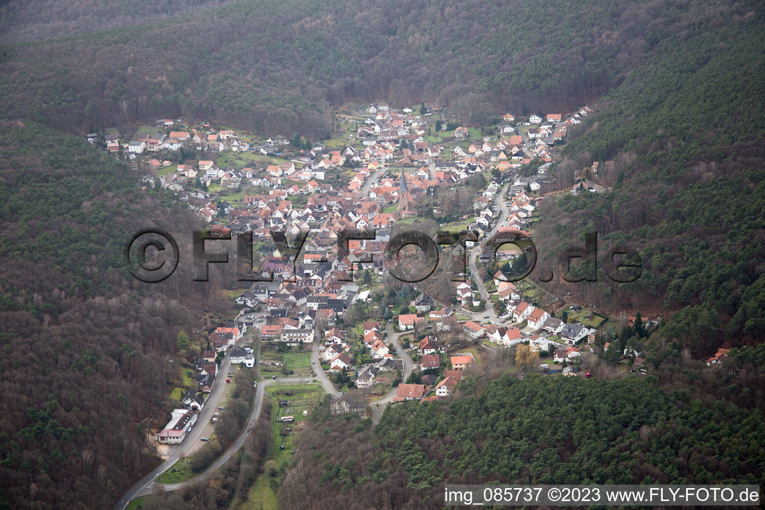 Dörrenbach im Bundesland Rheinland-Pfalz, Deutschland von der Drohne aus gesehen
