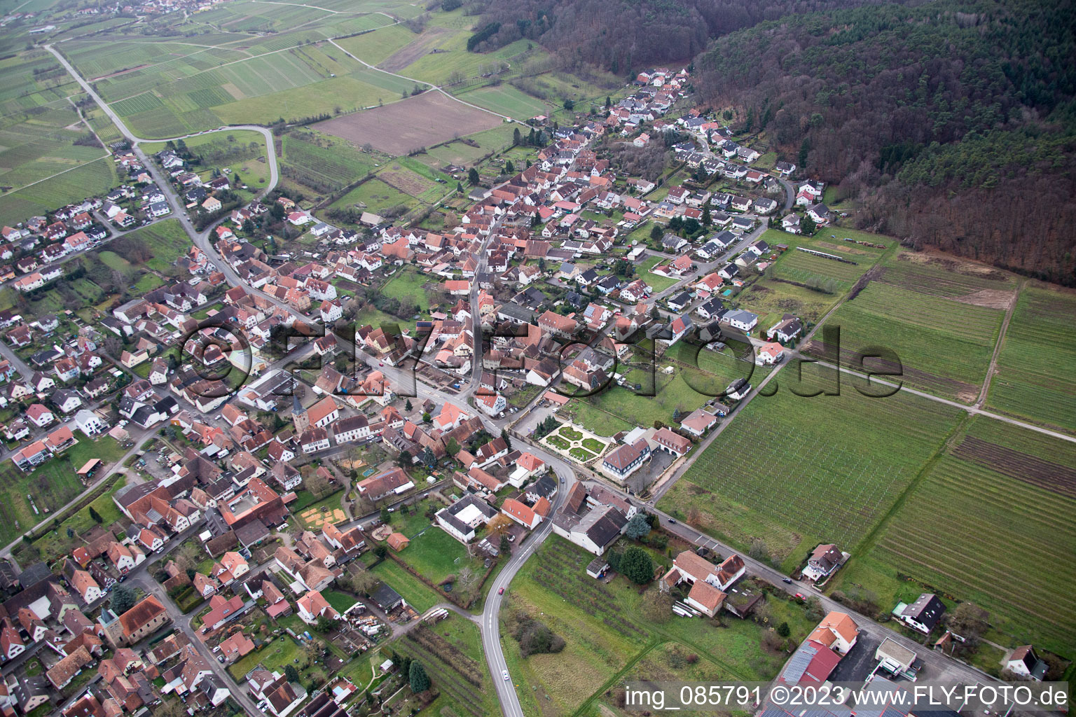 Schrägluftbild von Oberotterbach im Bundesland Rheinland-Pfalz, Deutschland