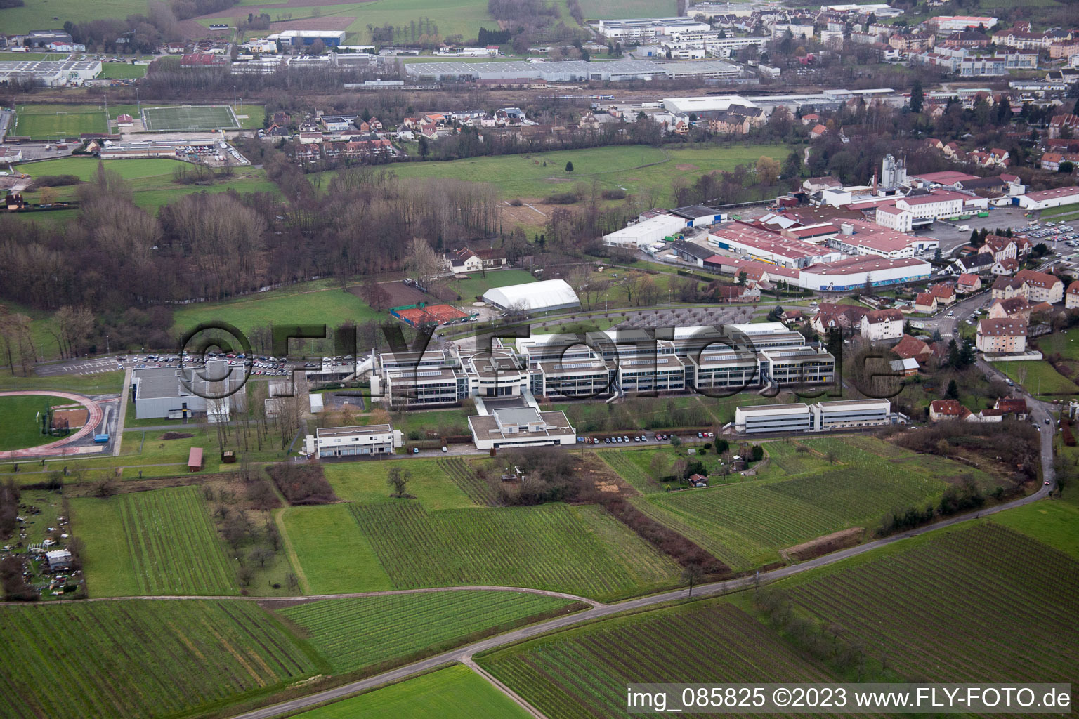 Luftbild von Wissembourg, Schulzentrum im Bundesland Bas-Rhin, Frankreich
