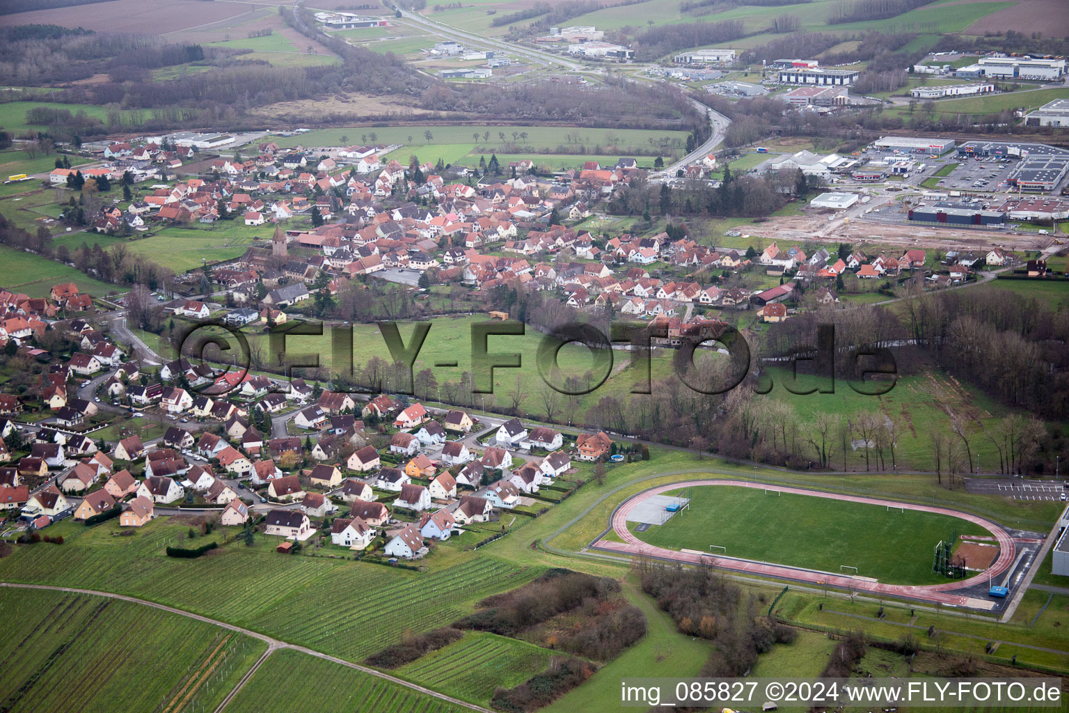 Schrägluftbild von Altenstadt im Bundesland Bas-Rhin, Frankreich