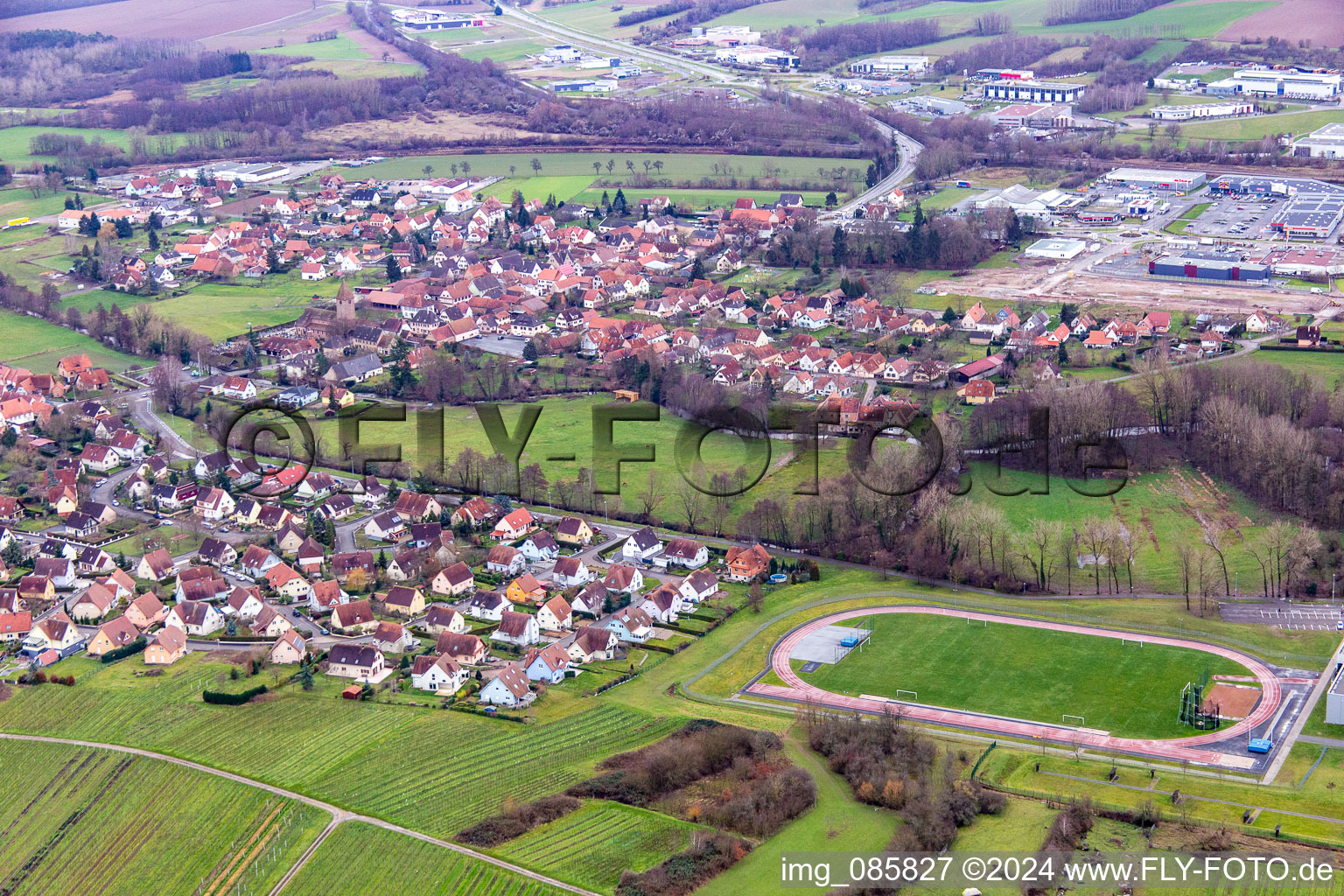 Schrägluftbild von Altenstadt im Bundesland Bas-Rhin, Frankreich