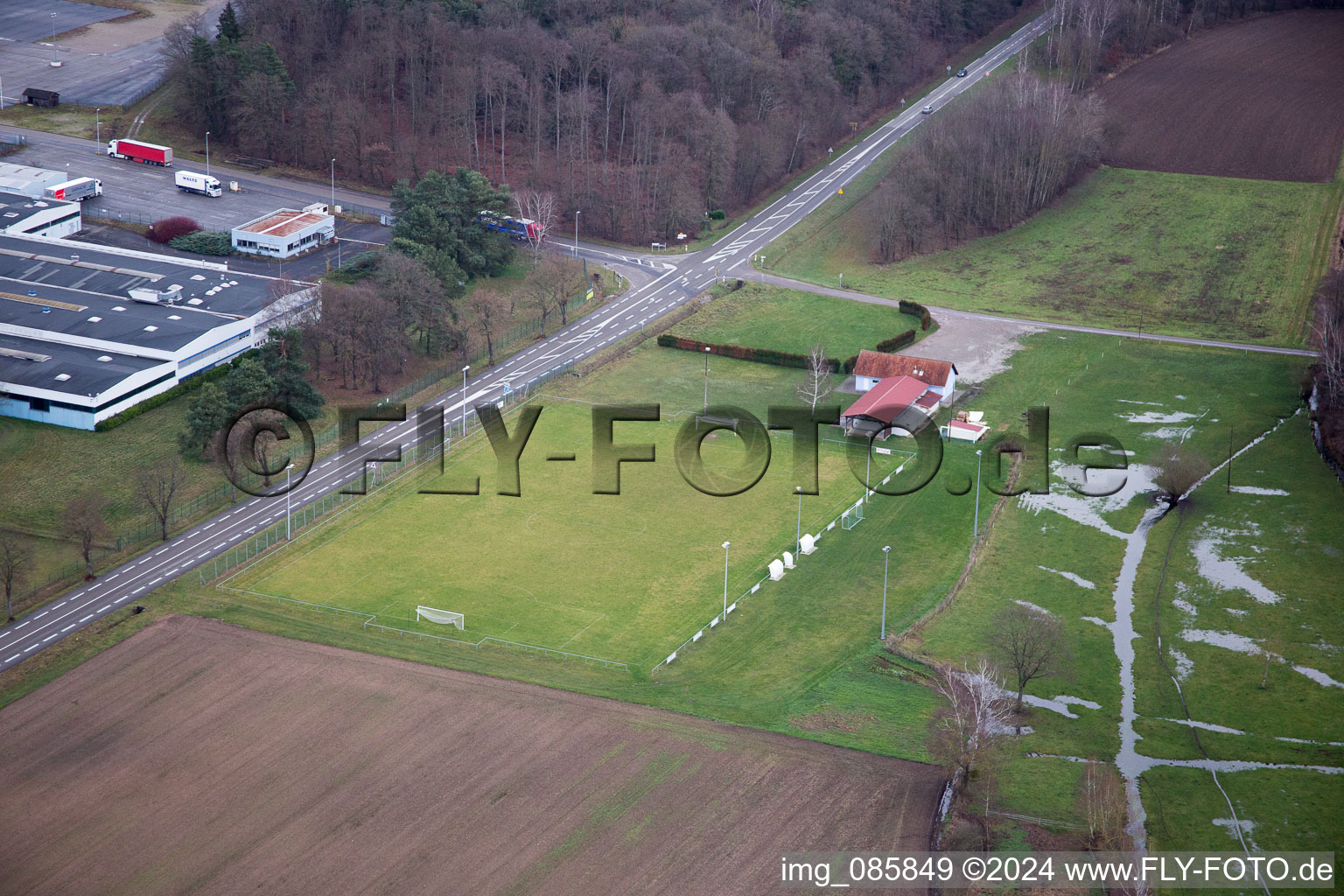 Fußballplatz im Ortsteil Altenstadt in Wissembourg im Bundesland Bas-Rhin, Frankreich