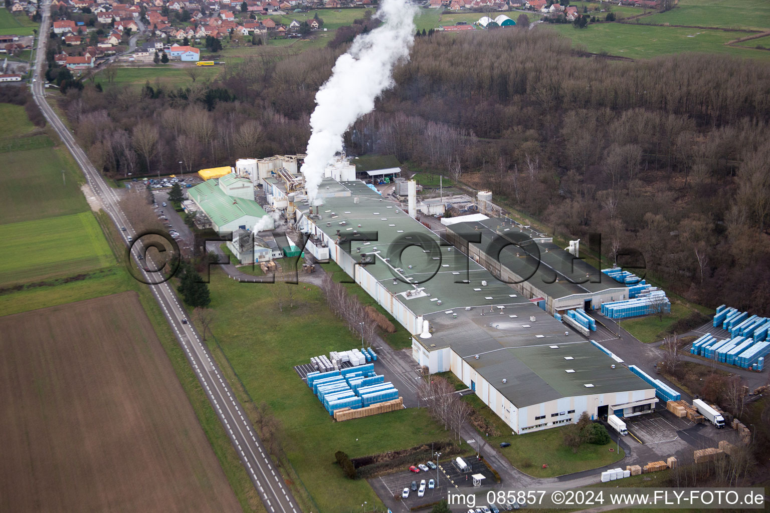 Luftaufnahme von Sitek Insulation im Ortsteil Altenstadt in Wissembourg im Bundesland Bas-Rhin, Frankreich