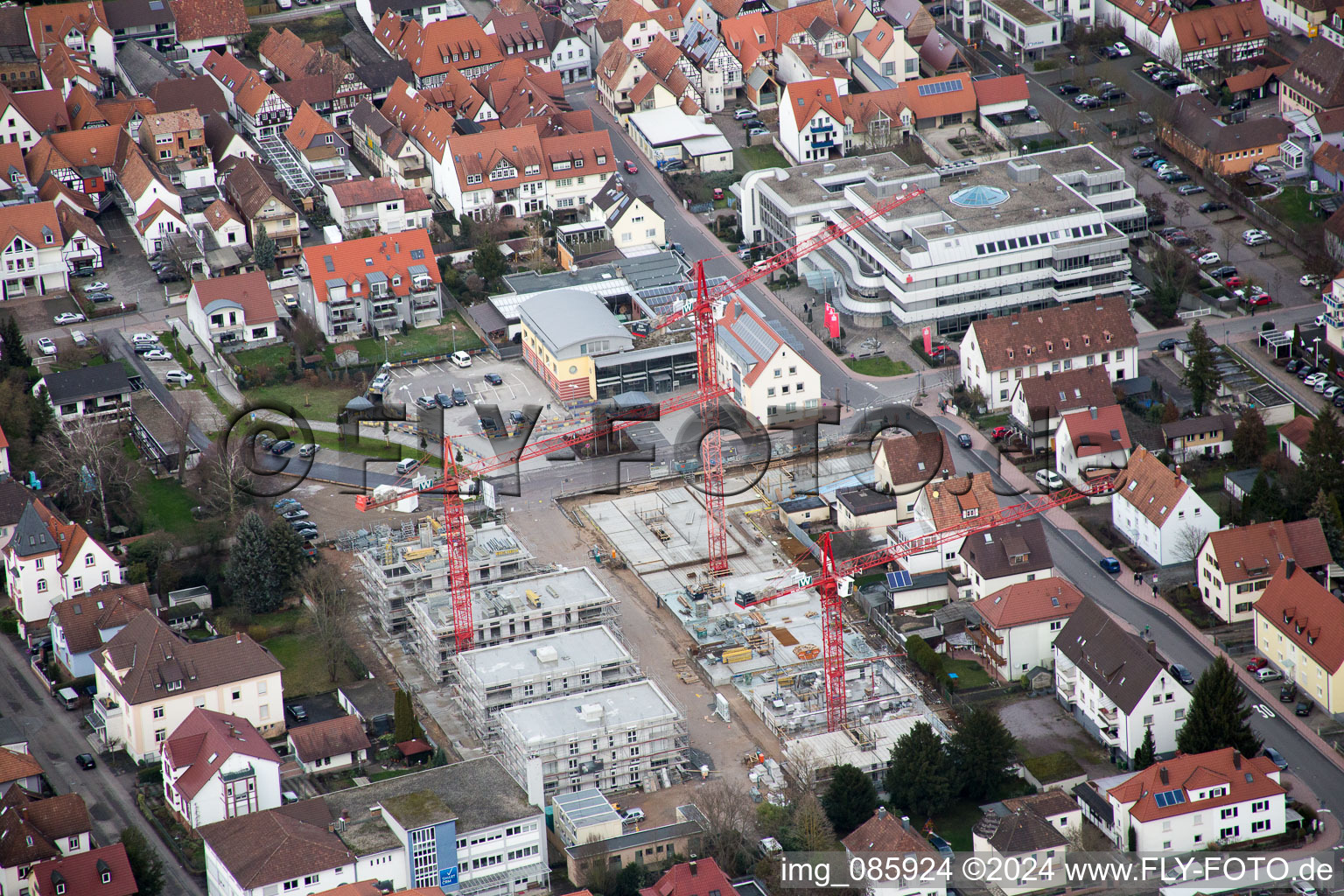 Schrägluftbild von Gebäude- Ensemble- Baustellen zum Neubau eines Stadtquartiers 'Im Stadtkern' in Kandel im Bundesland Rheinland-Pfalz, Deutschland