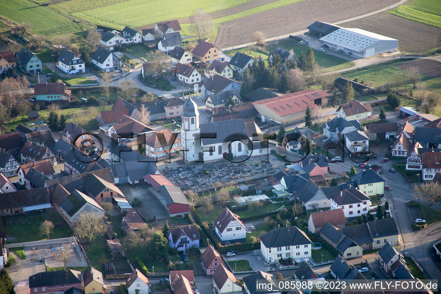 Niederlauterbach im Bundesland Bas-Rhin, Frankreich aus der Vogelperspektive