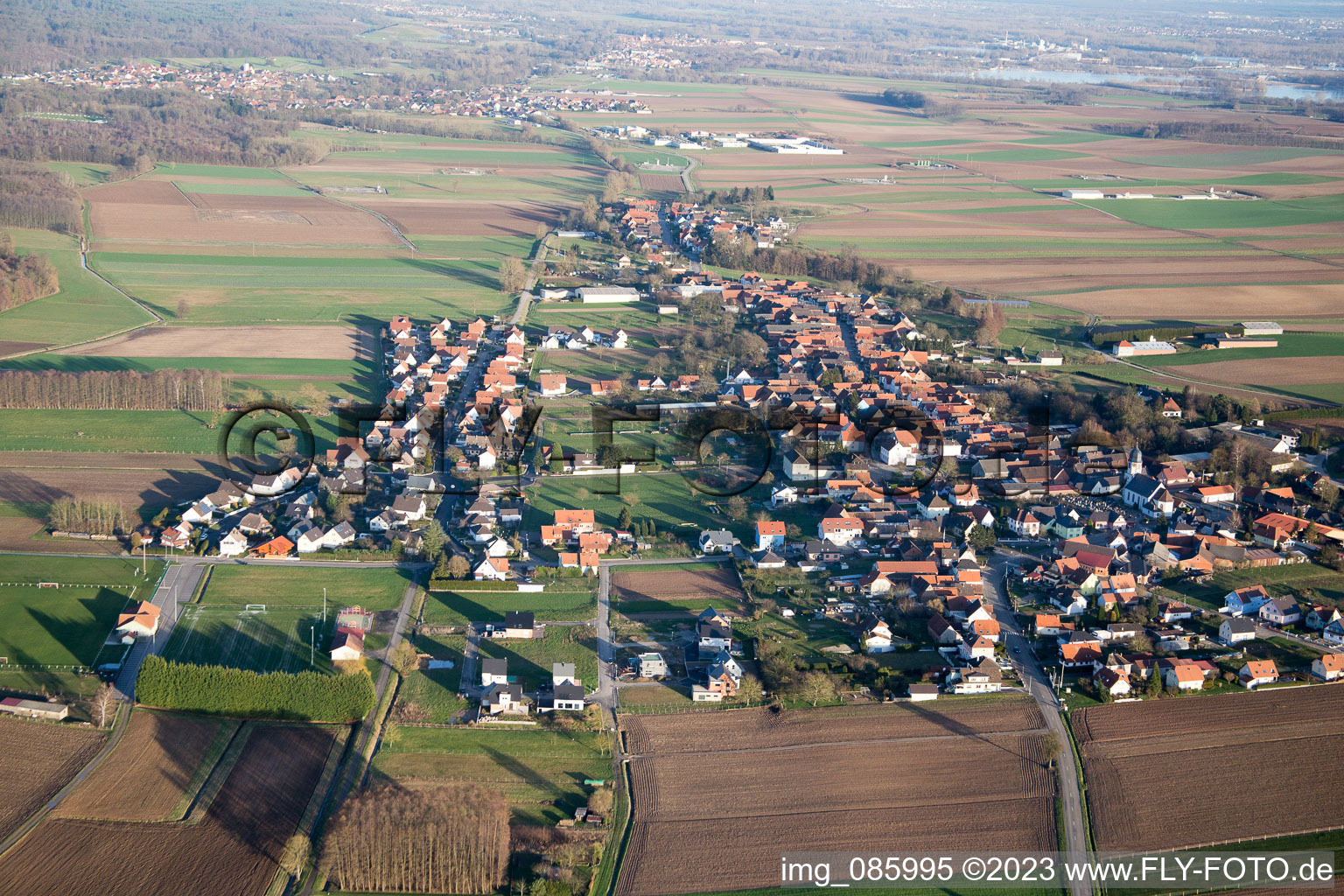 Schrägluftbild von Salmbach im Bundesland Bas-Rhin, Frankreich