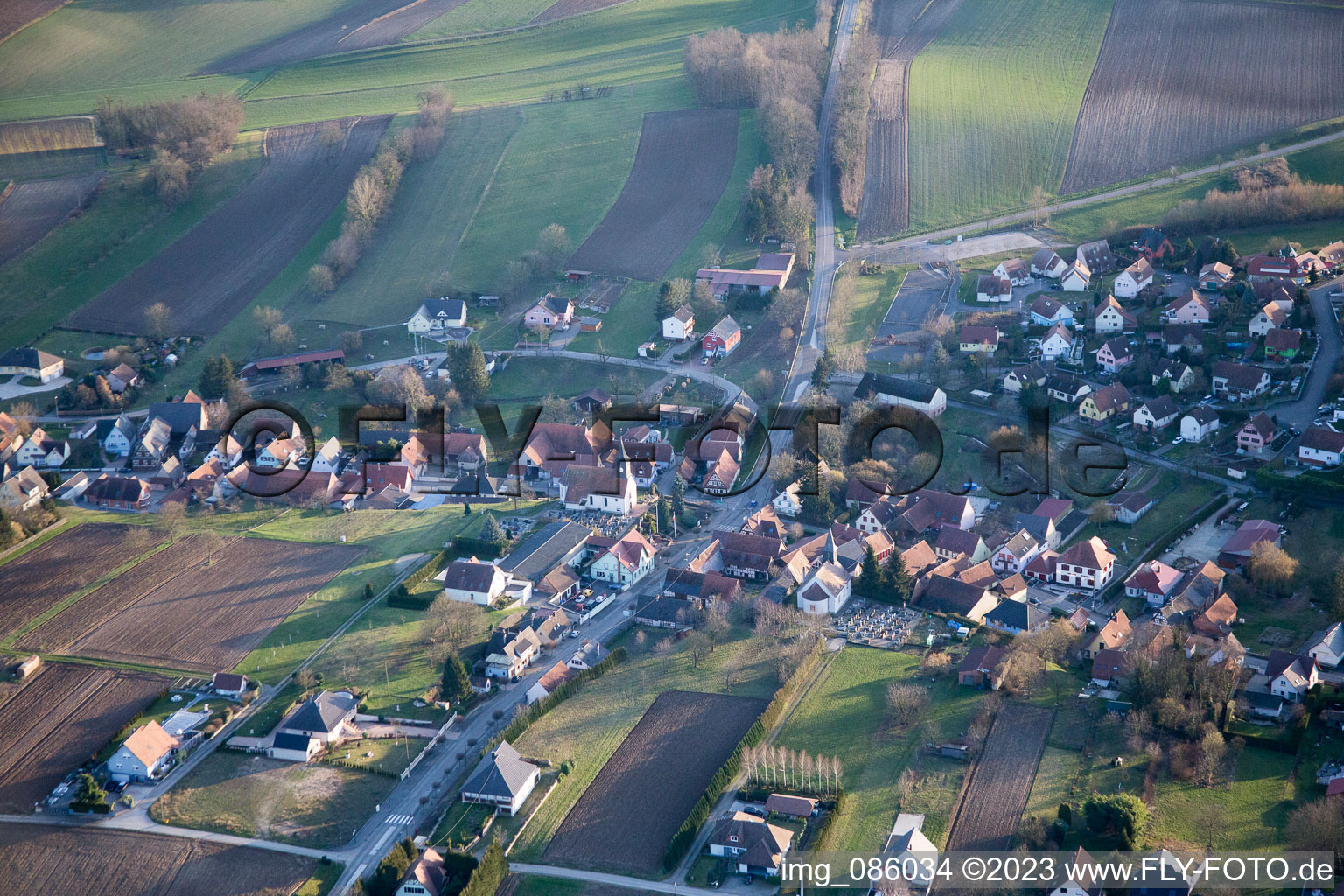 Drohnenbild von Wintzenbach im Bundesland Bas-Rhin, Frankreich