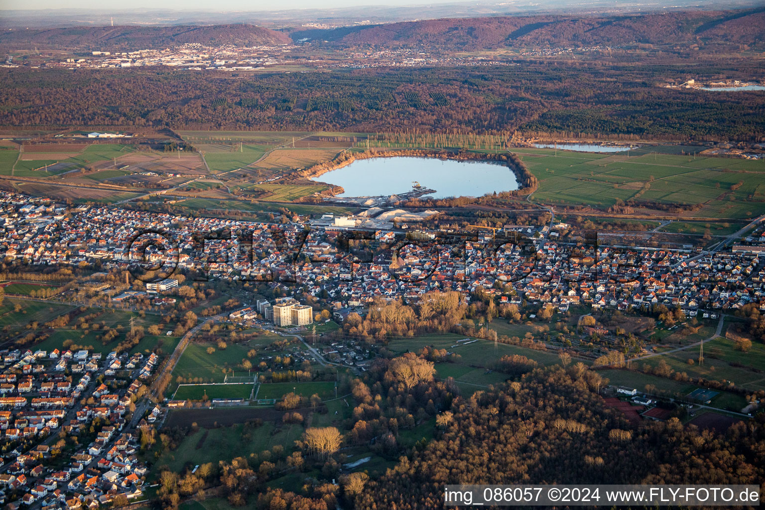 Durmersheim von Westen im Bundesland Baden-Württemberg, Deutschland