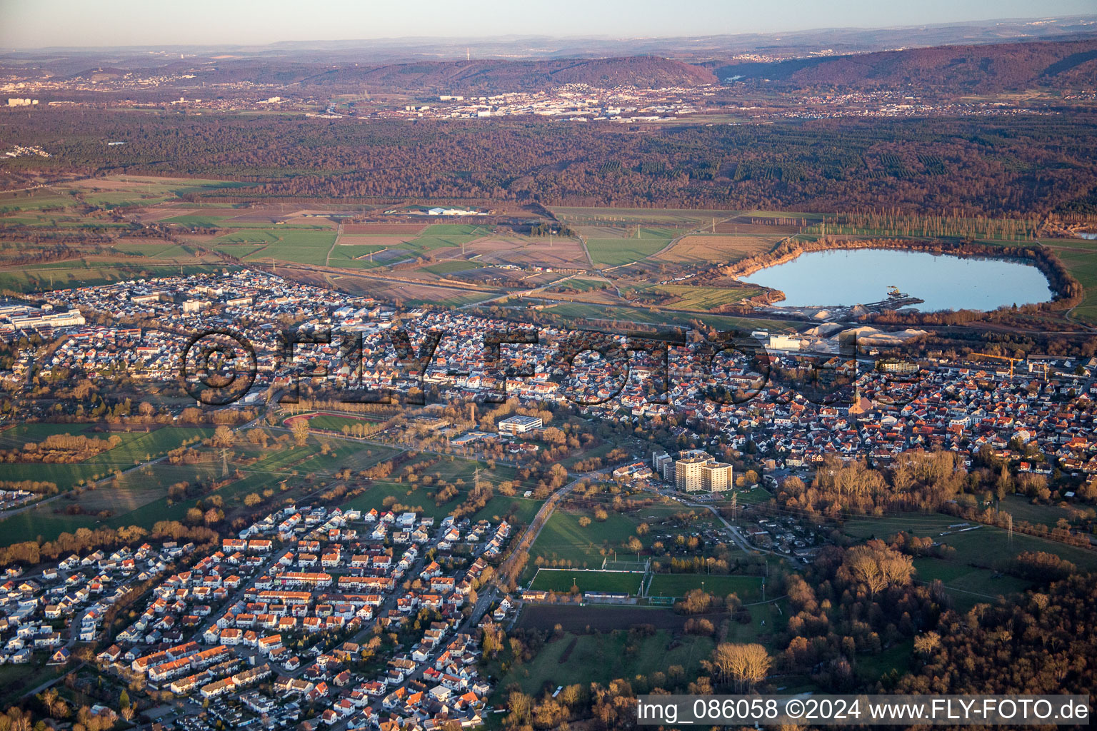 Von Südwesten in Durmersheim im Bundesland Baden-Württemberg, Deutschland