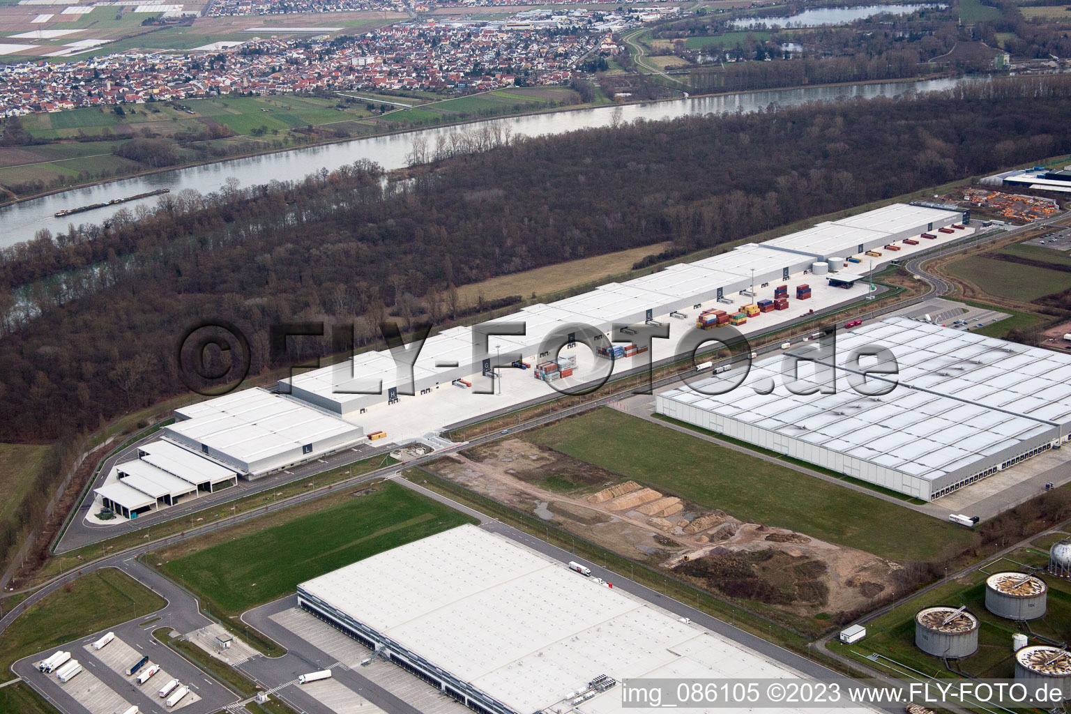 Schrägluftbild von Speyer, Industriegebiet am Flugplatz im Bundesland Rheinland-Pfalz, Deutschland