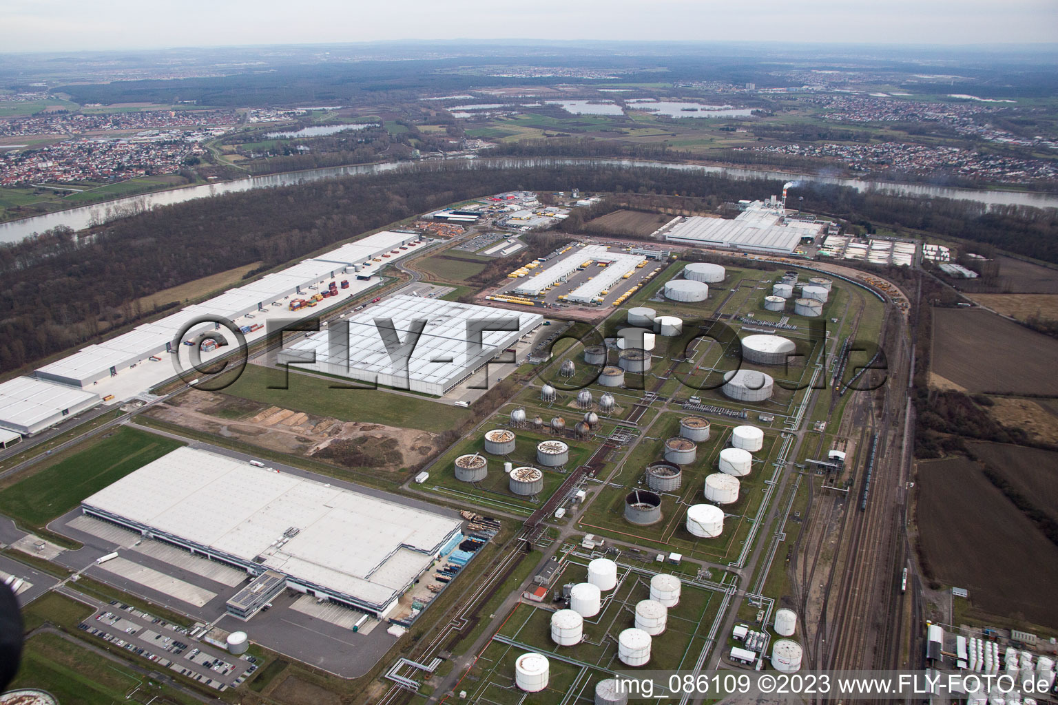 Speyer, Industriegebiet am Flugplatz im Bundesland Rheinland-Pfalz, Deutschland von oben gesehen