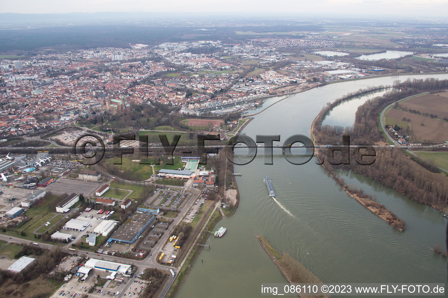 Speyer im Bundesland Rheinland-Pfalz, Deutschland aus der Drohnenperspektive