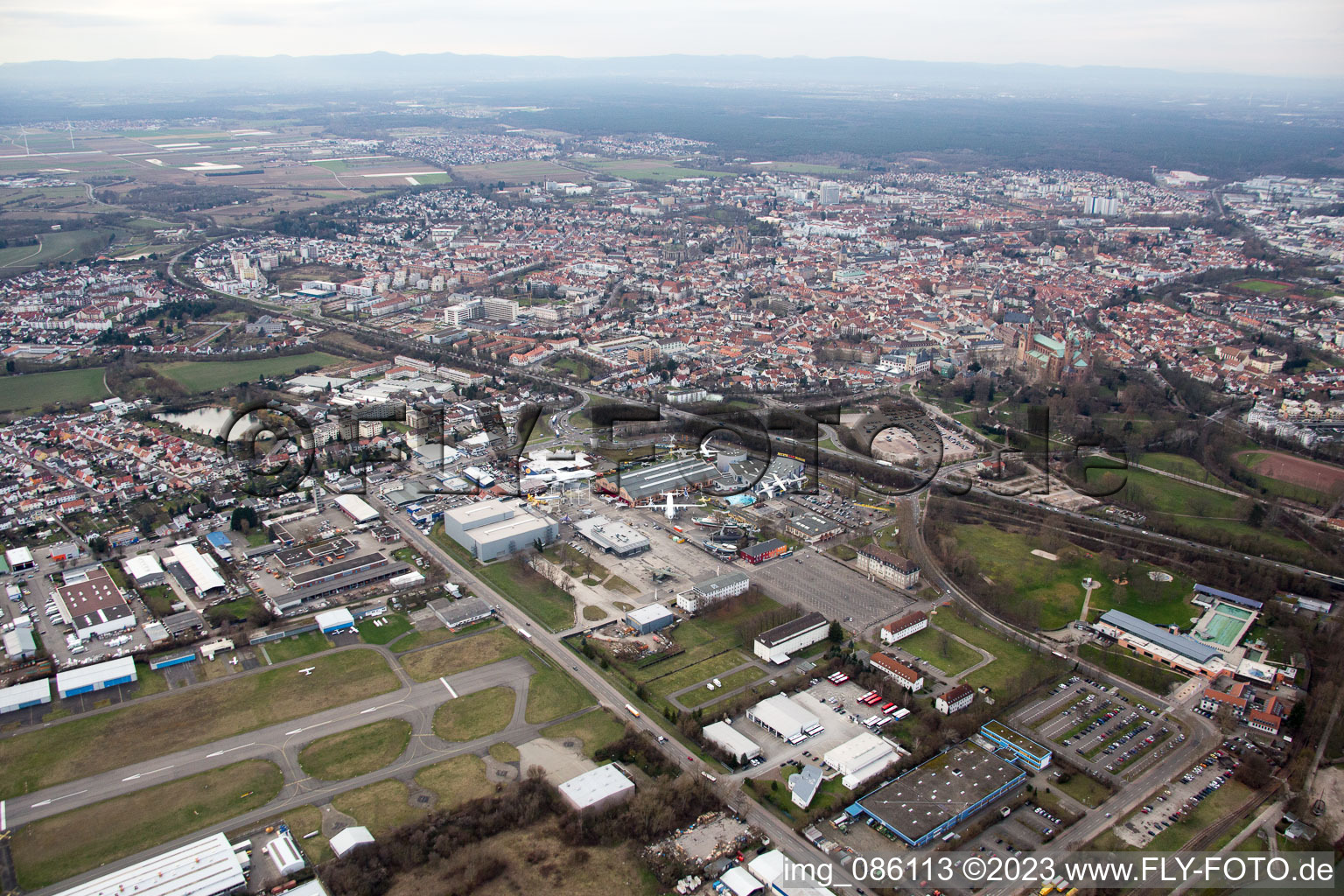 Speyer im Bundesland Rheinland-Pfalz, Deutschland von einer Drohne aus