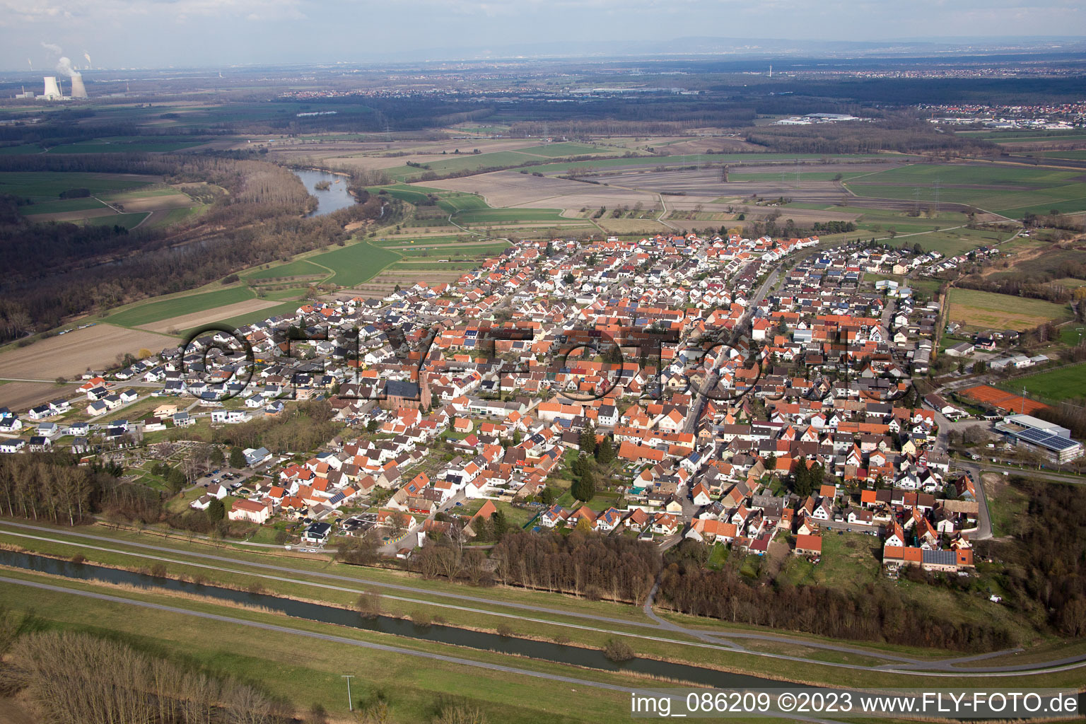 Schrägluftbild von Rußheim im Bundesland Baden-Württemberg, Deutschland