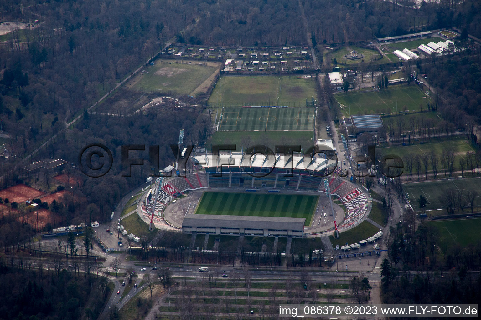 Luftbild von Karlsruhe, Wildparkstadion KSC im Ortsteil Oststadt im Bundesland Baden-Württemberg, Deutschland