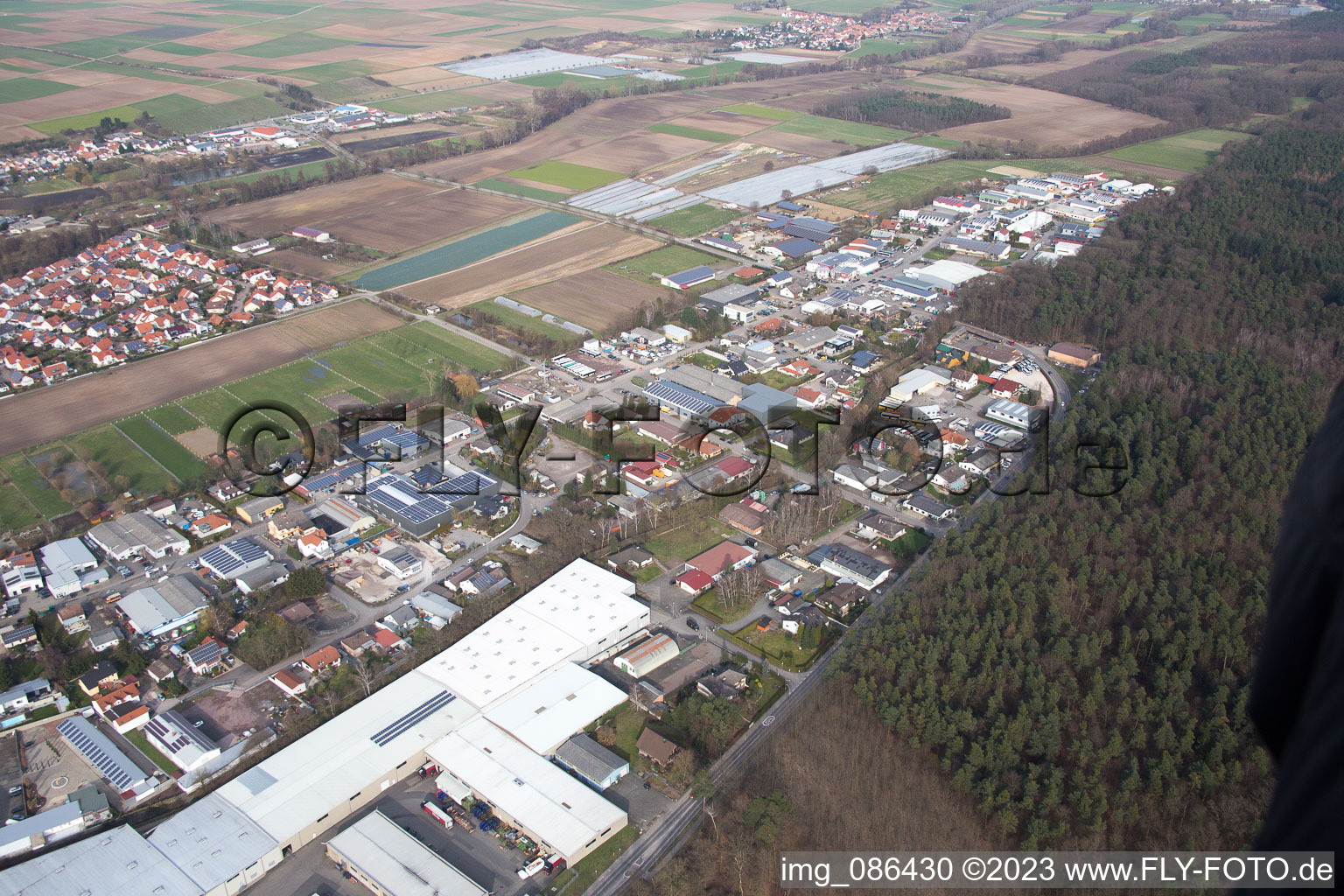 Ortsteil Herxheim in Herxheim bei Landau/Pfalz im Bundesland Rheinland-Pfalz, Deutschland von einer Drohne aus