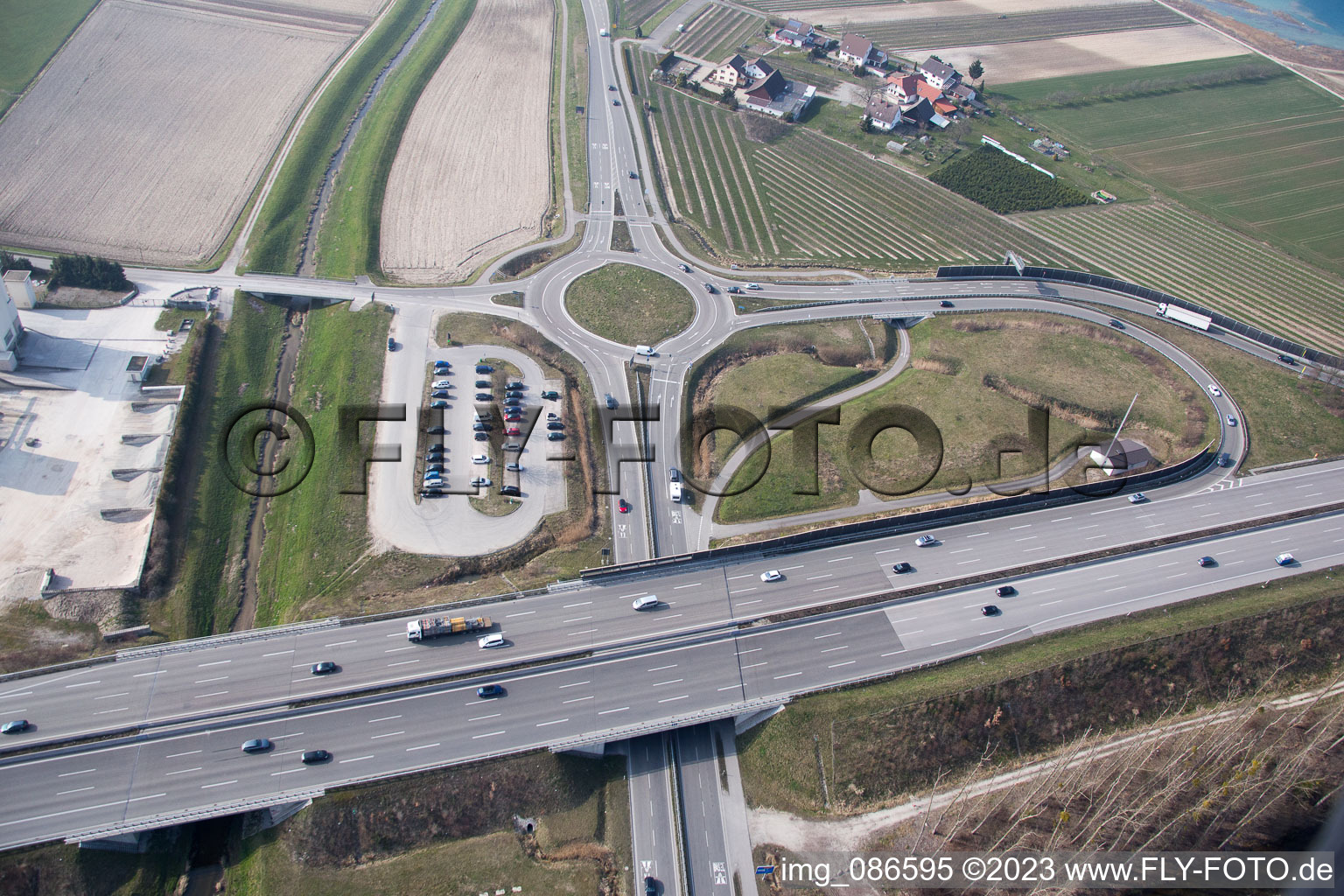 Autobahnausfahrt A5 im Ortsteil Gamshurst in Achern im Bundesland Baden-Württemberg, Deutschland