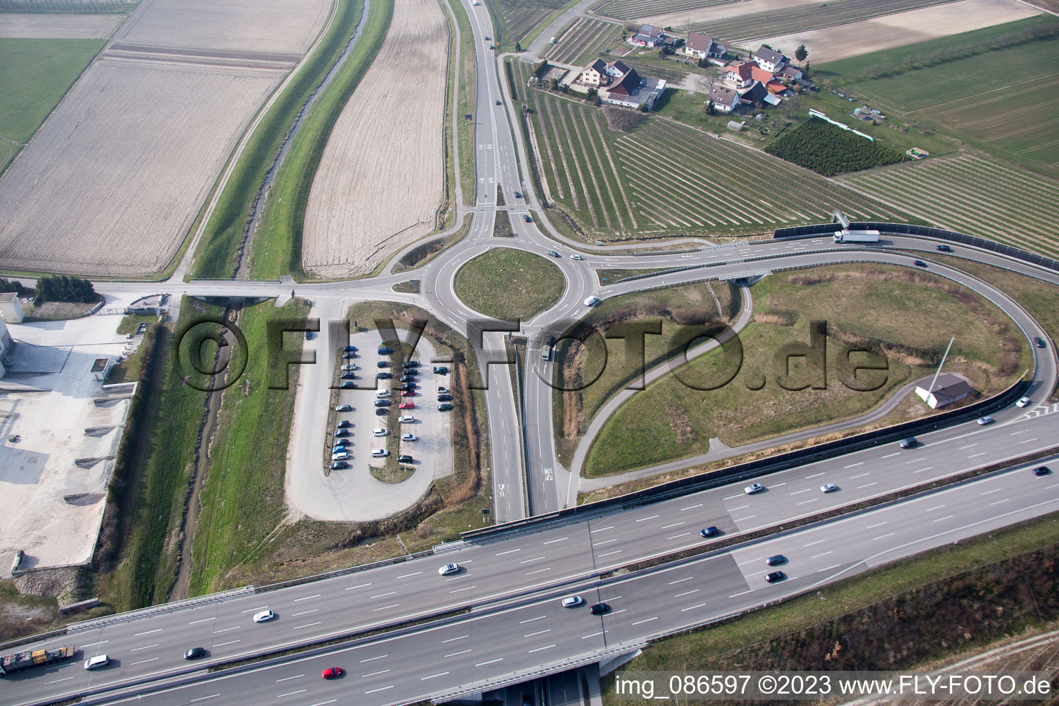 Luftbild von Autobahnausfahrt A5 im Ortsteil Gamshurst in Achern im Bundesland Baden-Württemberg, Deutschland