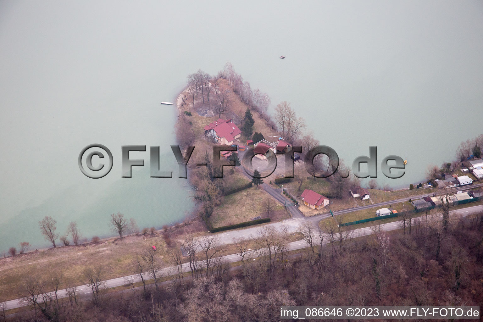 Luftbild von Seltz, Baggersee Le Salmengrund im Bundesland Bas-Rhin, Frankreich