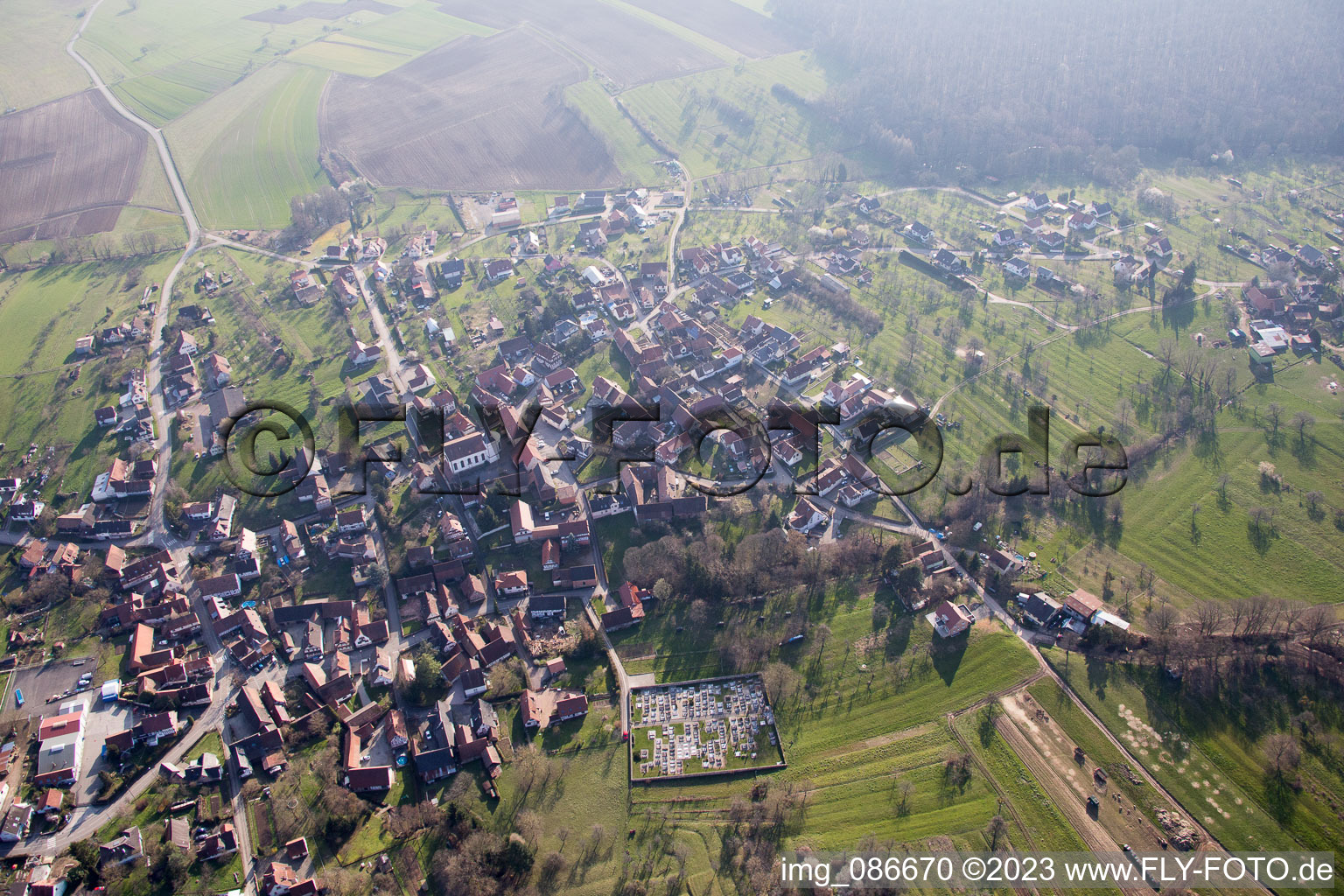 Schrägluftbild von Lampertsloch im Bundesland Bas-Rhin, Frankreich
