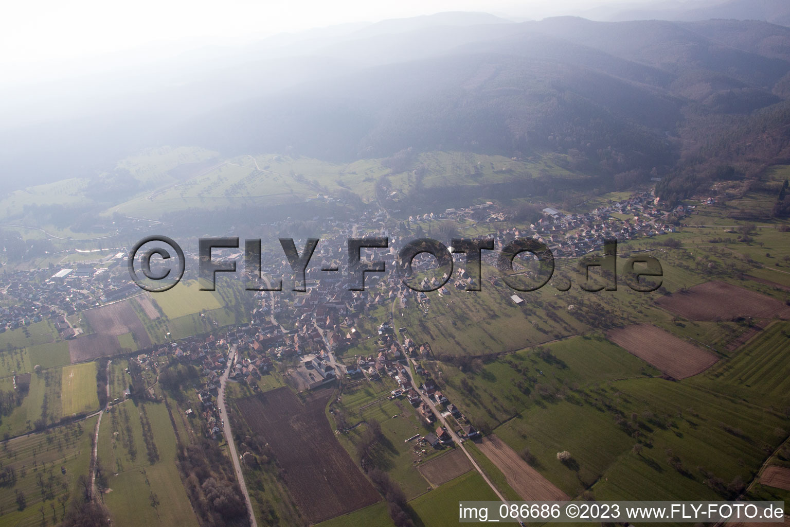 Lembach im Bundesland Bas-Rhin, Frankreich aus der Luft betrachtet