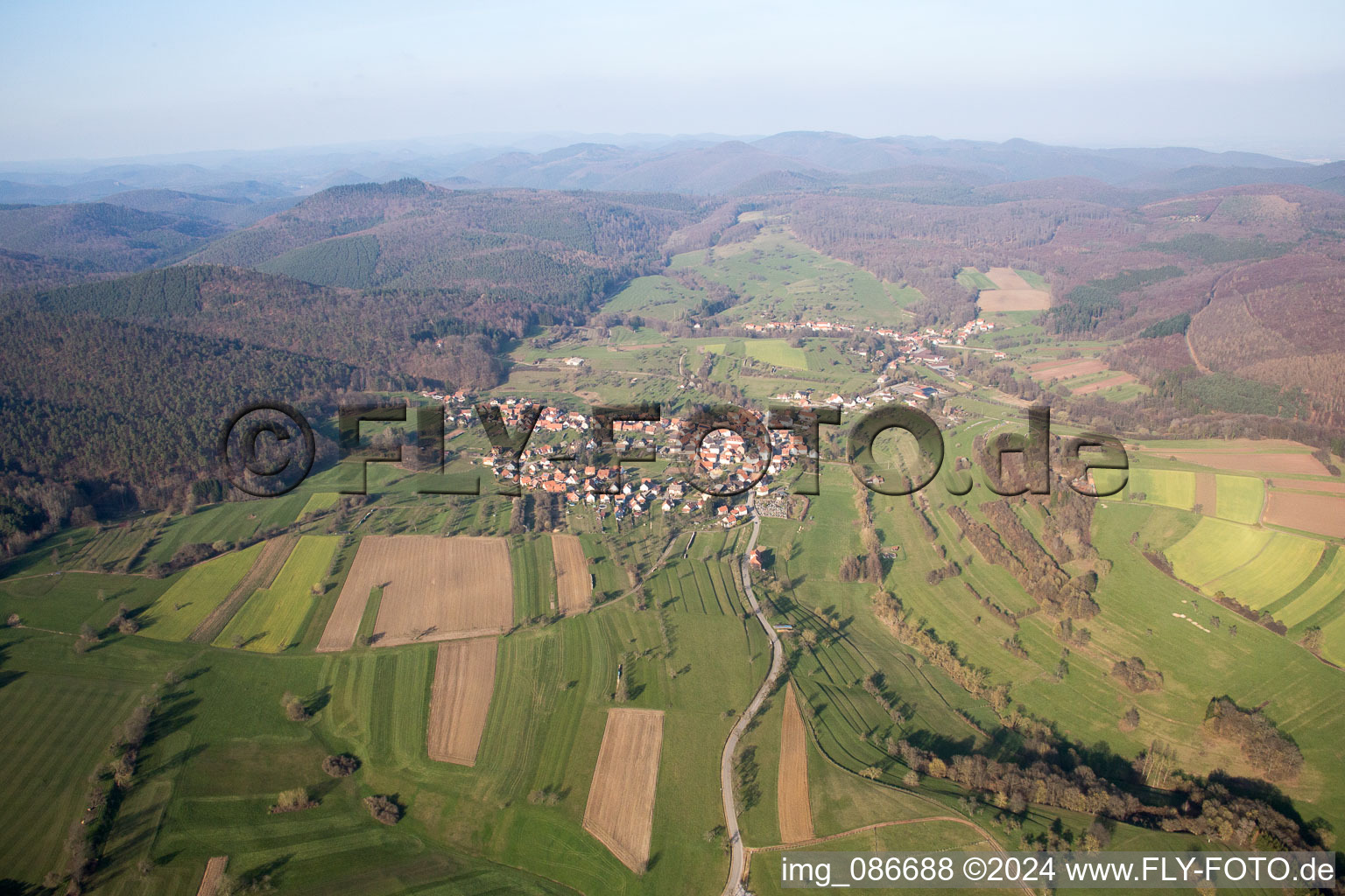 Wingen im Bundesland Bas-Rhin, Frankreich aus der Drohnenperspektive