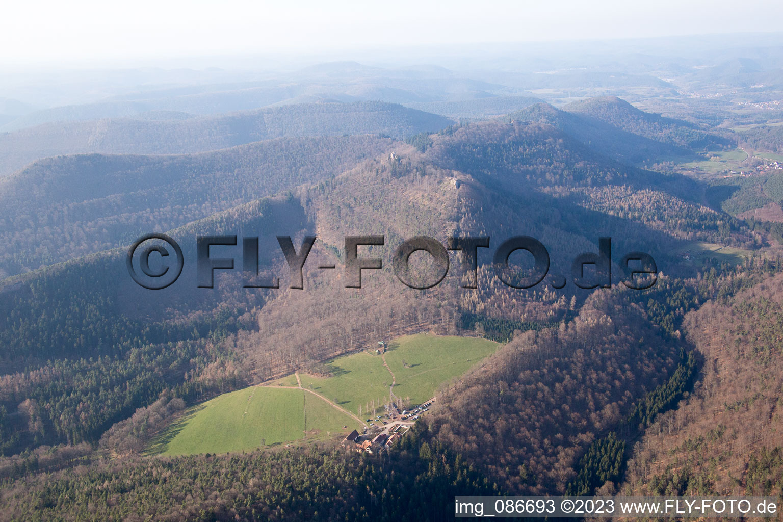 Luftaufnahme von Gimbelhof in Wingen im Bundesland Bas-Rhin, Frankreich