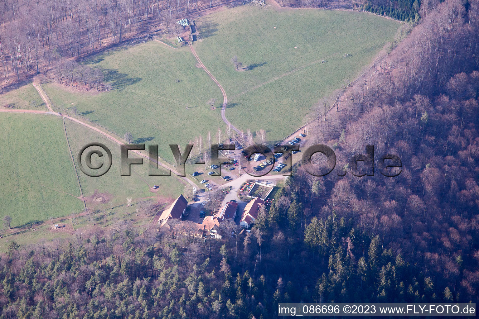 Gimbelhof in Wingen im Bundesland Bas-Rhin, Frankreich aus der Luft