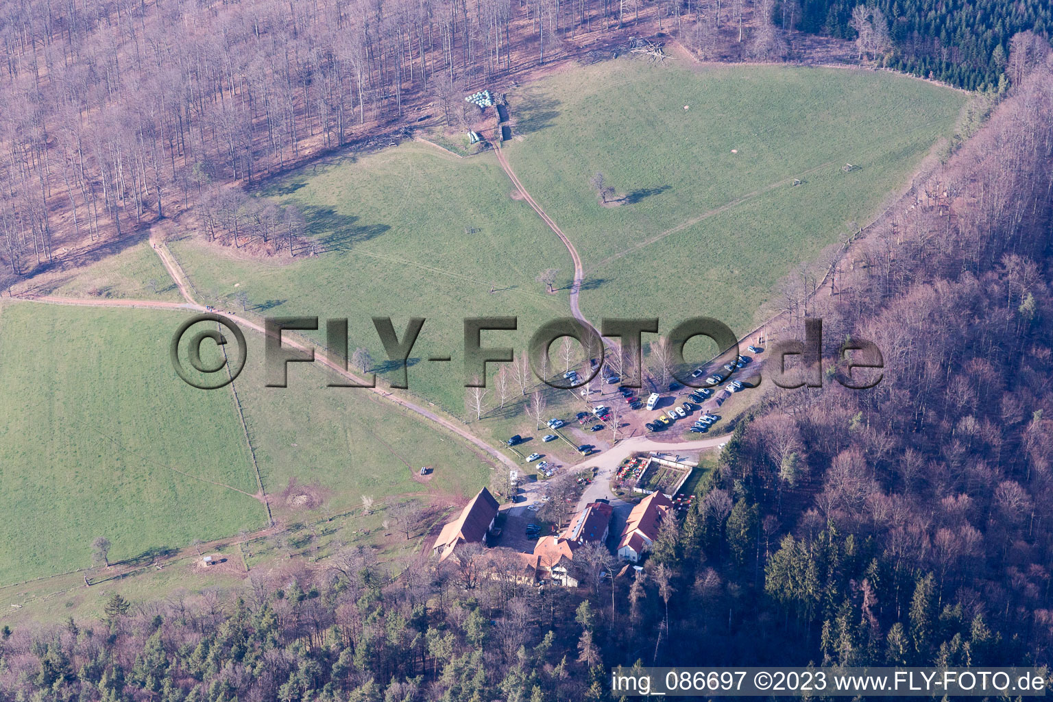 Gimbelhof in Wingen im Bundesland Bas-Rhin, Frankreich von oben gesehen
