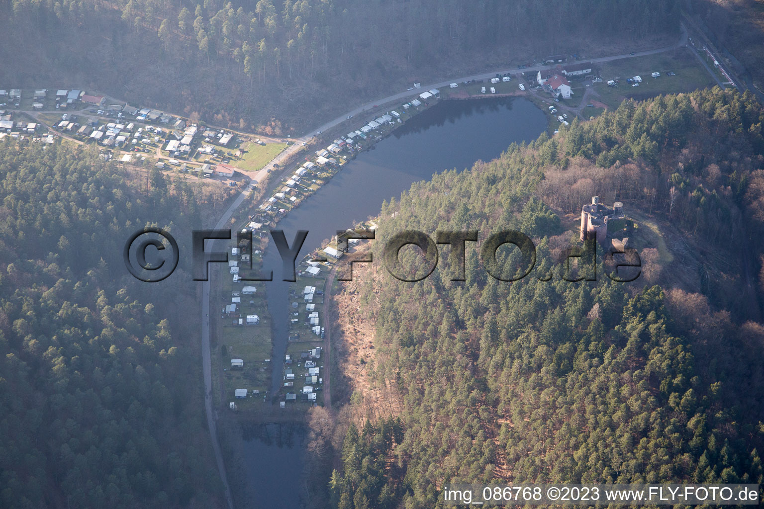 Luftaufnahme von Dahn, Campingplatz Neudahner Weiher im Bundesland Rheinland-Pfalz, Deutschland