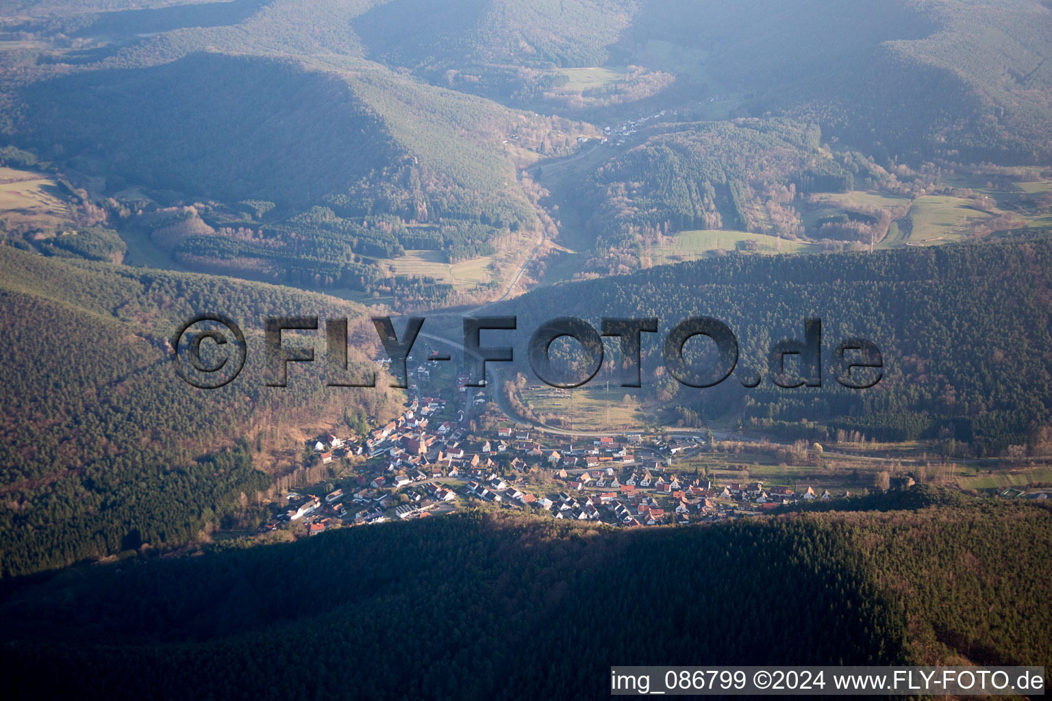 Schrägluftbild von Lug im Bundesland Rheinland-Pfalz, Deutschland