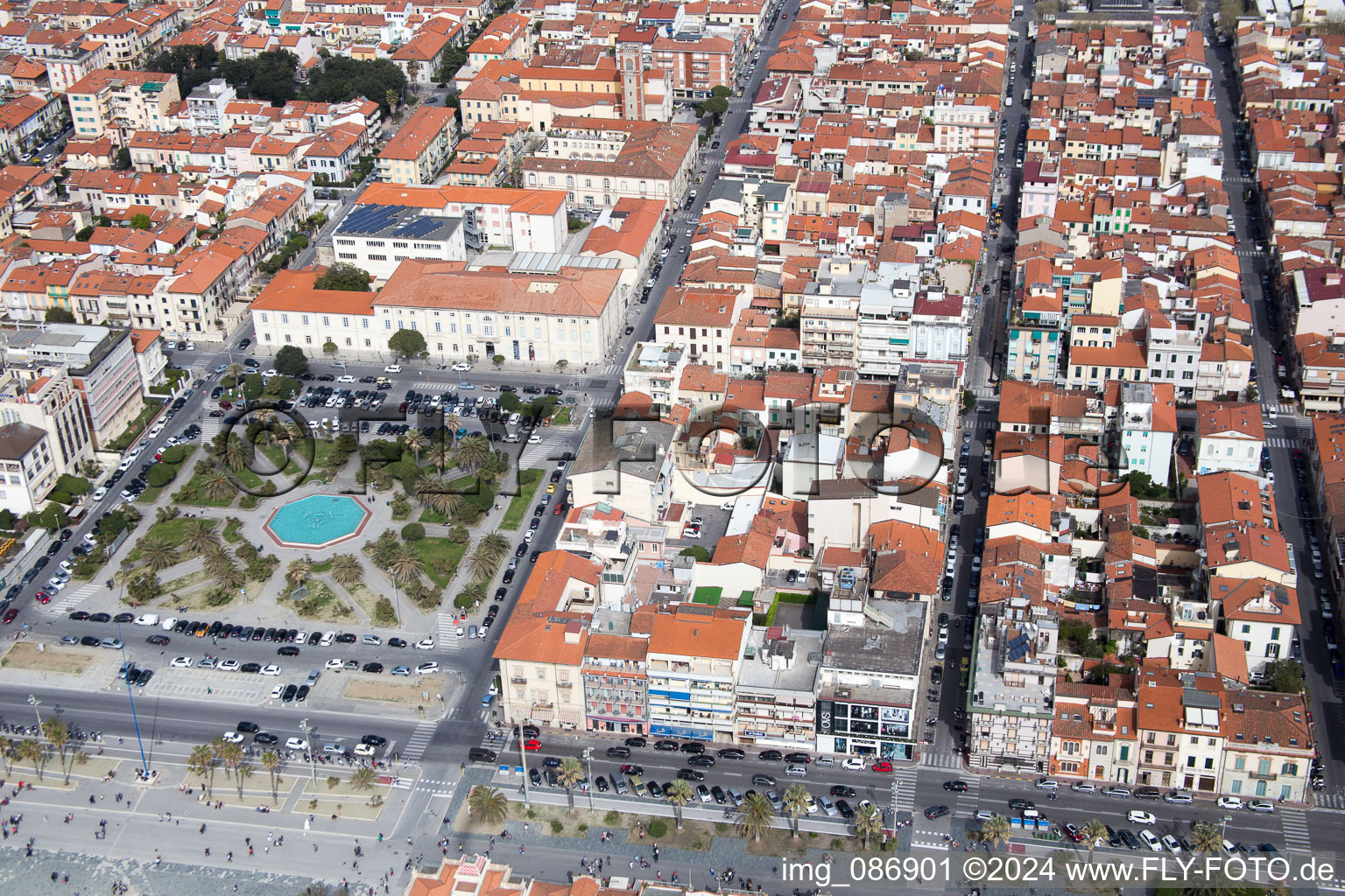 Drohnenaufname von Viareggio im Bundesland Lucca, Italien