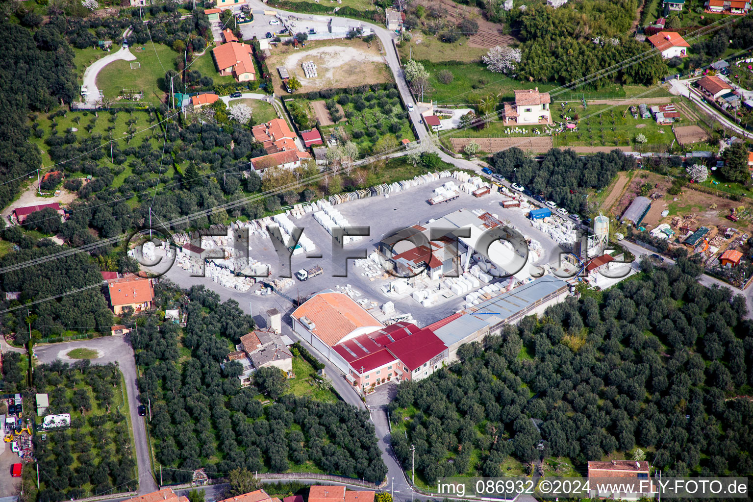 Marmorhandel /- Lager der Landi Group Srl Import-Export in Seravezza in Toskana im Bundesland Toscana, Italien