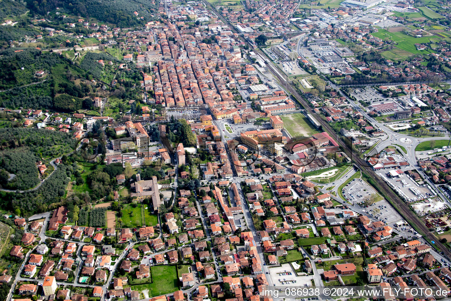 Stadtansicht vom Innenstadtbereich in Pietrasanta in Toskana im Bundesland Toscana, Italien