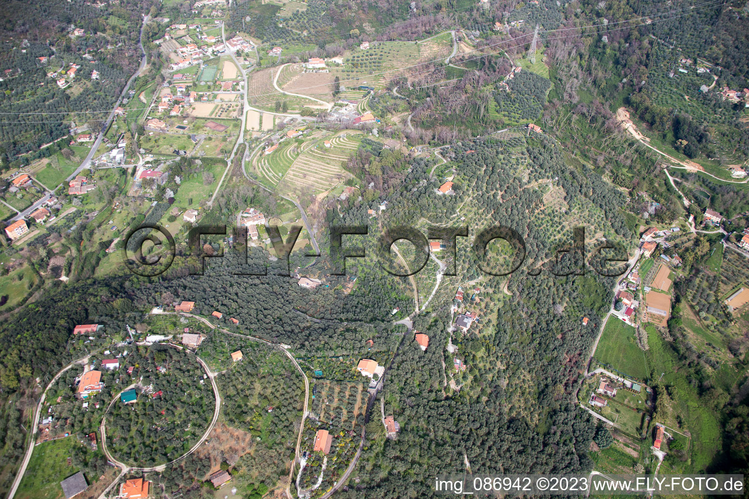Luftbild von Valdicastello(I-Toskana) im Bundesland Toscana, Italien