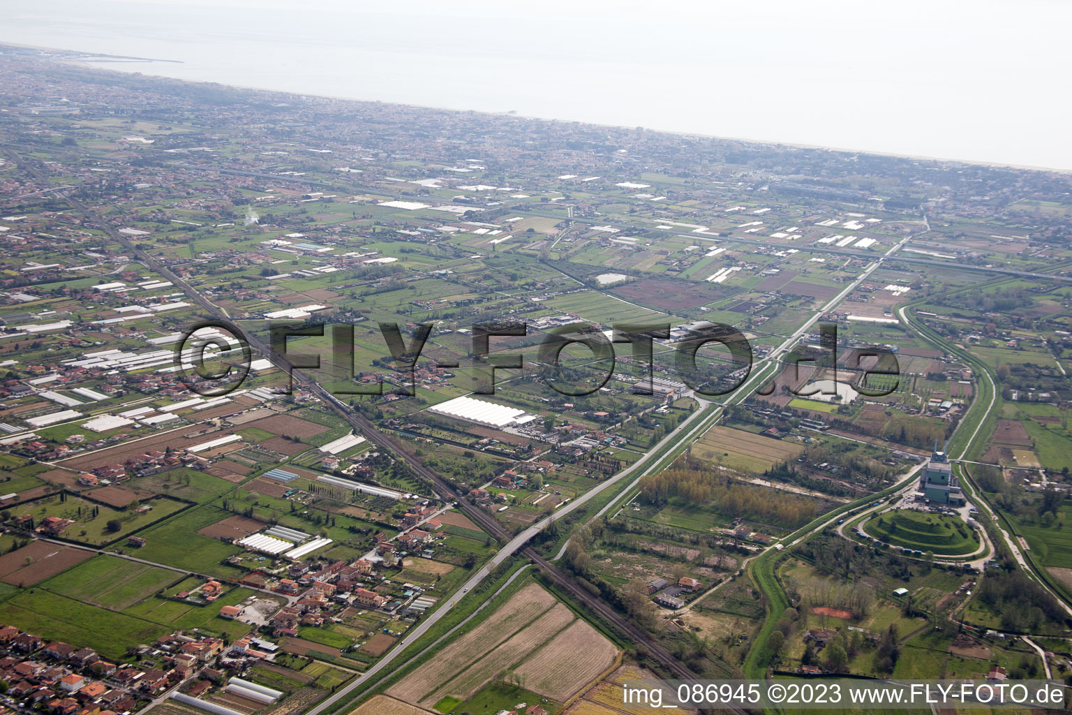 Luftaufnahme von Capezzano Pianore(I-Toskana) im Bundesland Toscana, Italien