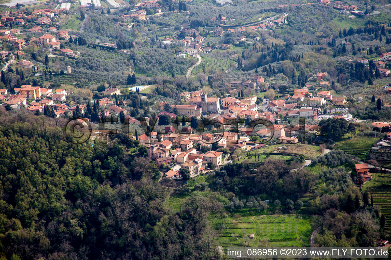 Schrägluftbild von Pedona(I-Toskana) im Bundesland Toscana, Italien