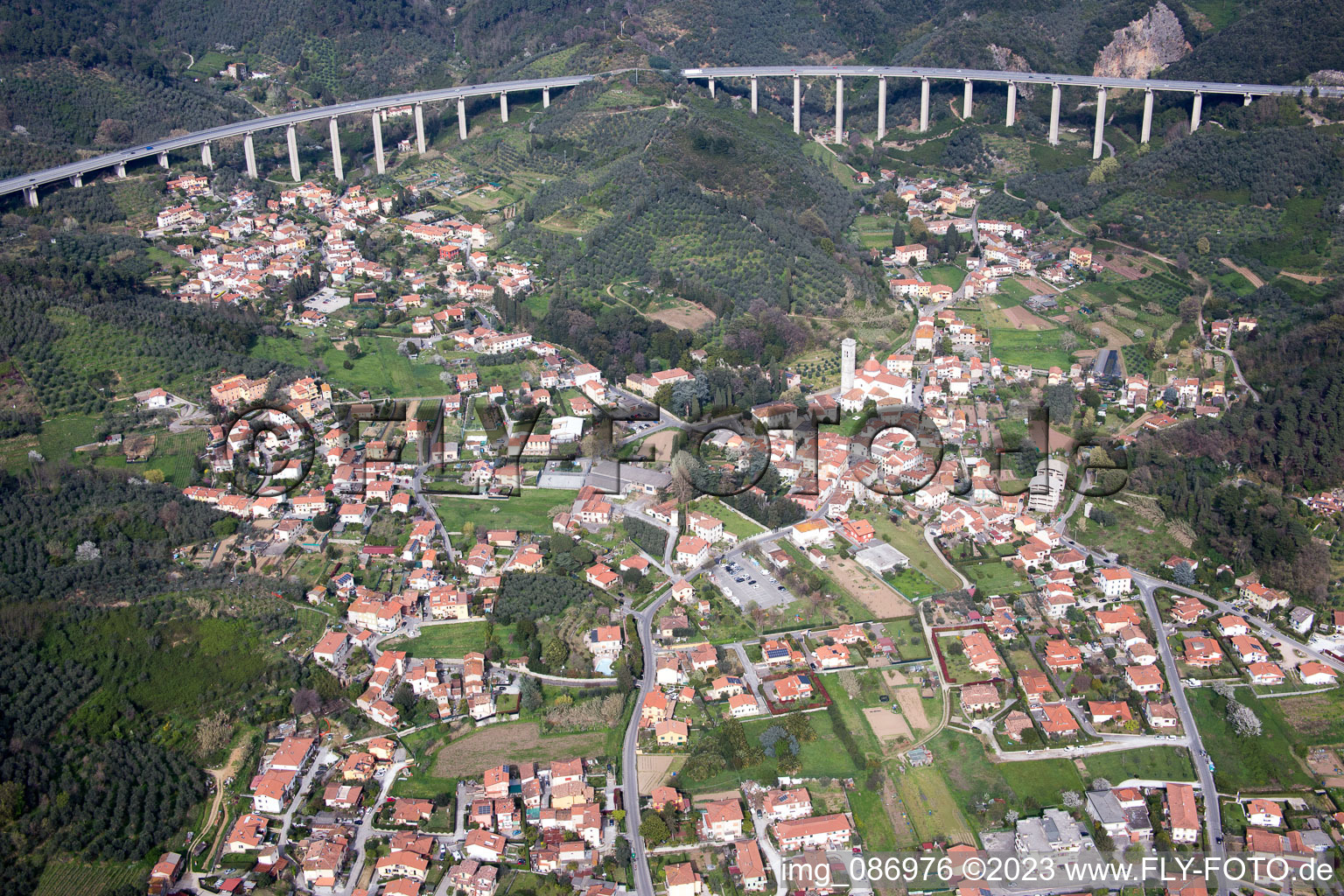 Drohnenaufname von Massarosa im Bundesland Toscana, Italien