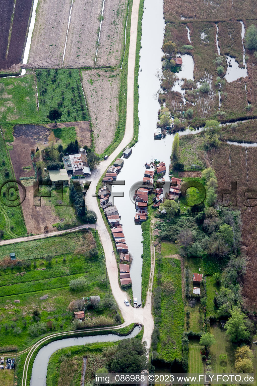Massarosa im Bundesland Toscana, Italien aus der Drohnenperspektive