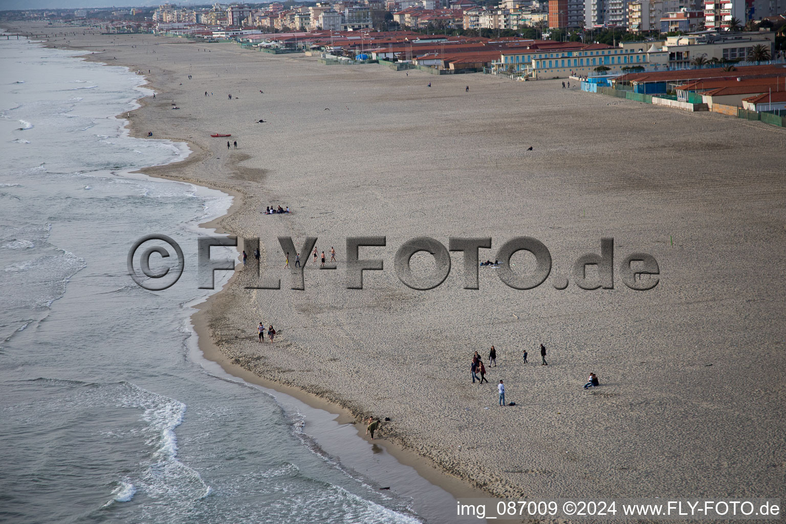 Drohnenaufname von Viareggio im Bundesland Lucca, Italien