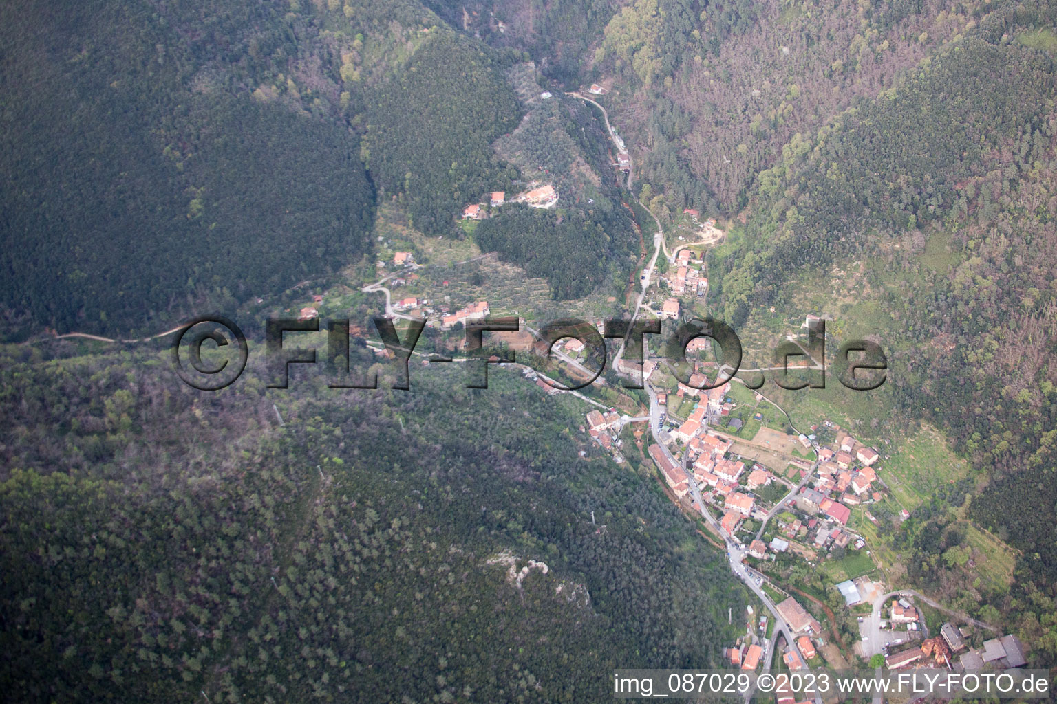 Valdicastello im Bundesland Toscana, Italien von oben